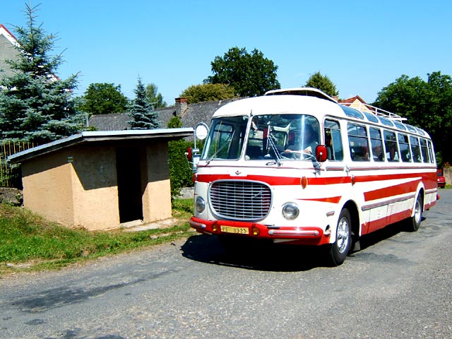 Historický autobus Škoda 706 RTO Lux v Řešíně u Bezdružic.