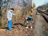 Prořezávka náletové vegetace ve stanici Bezdružice. Foto: Míra Klas (08. 04. 2006)