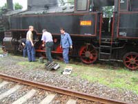  Připravit Velkého bejčka 423.009 z transportní do provozní podoby si vždy vyžádá značné úsilí čety.(mk)