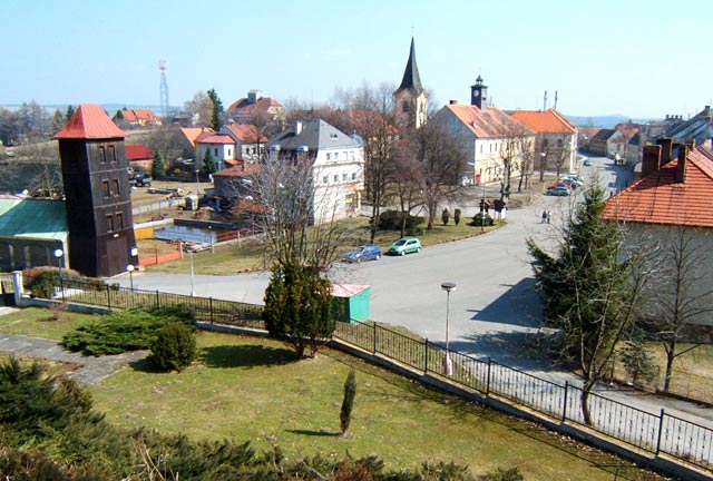 Bezdružické náměstí z pohledu zámeckých pánů.