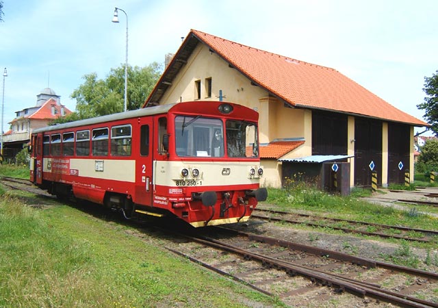 Výtopna bezdružického depa. Vlevo na obrázku v pozadí je vidět budova hospodářského skladiště.