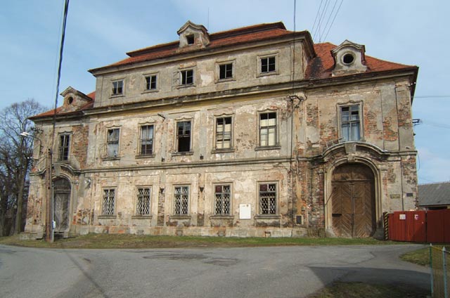 Barokní zámek v Cebivi.