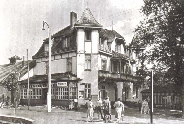 Hotel Alžbětin dvůr v roce 2001. Bývalá dřevěná přístavba byla přebudována na zděnou.