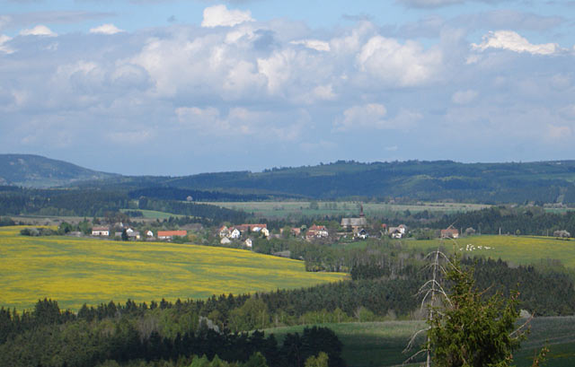 Osada Křivce z vyhlídky na vrchu Špičák