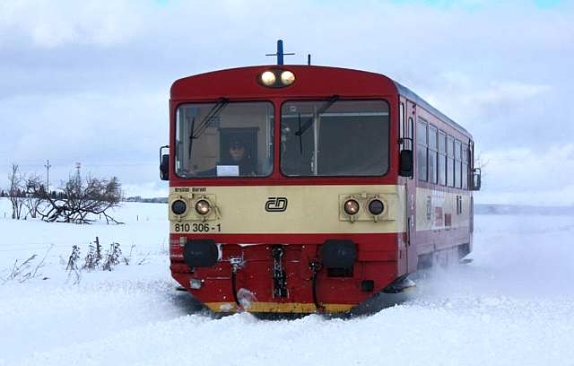 Motorový vůz 810.306 u Bezdružic.